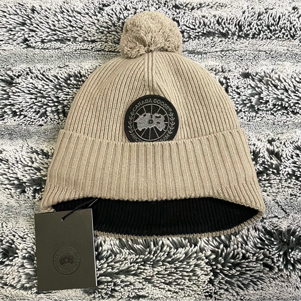 100% AUTHENTIC Canada Goose Tech Toque Coastal Grey Disc Beanie Hat NWT